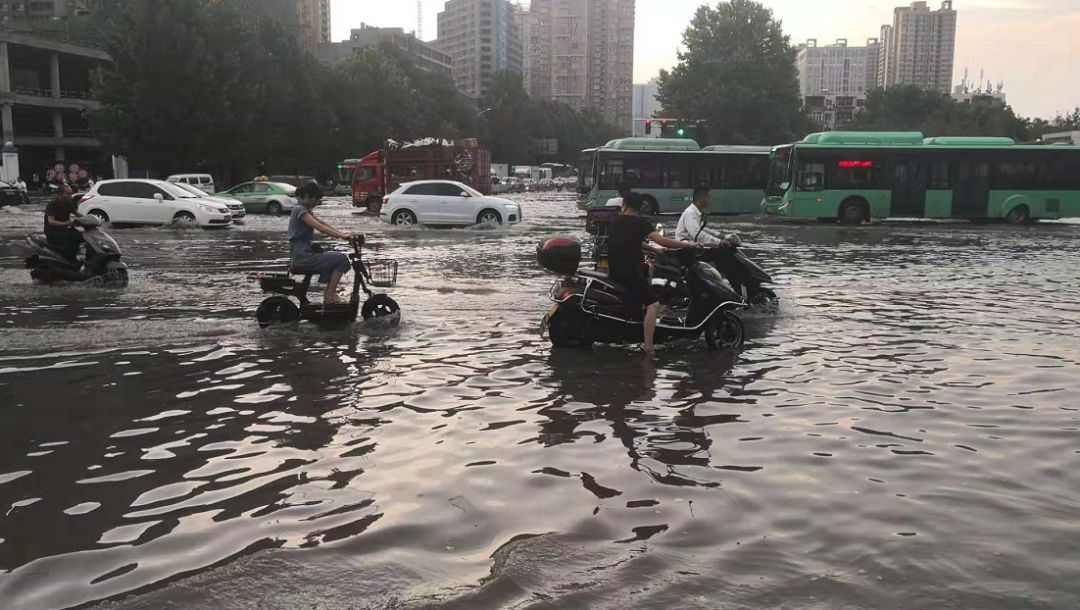 平顶山暴雨应对挑战，城市如何应对暴雨的最新消息